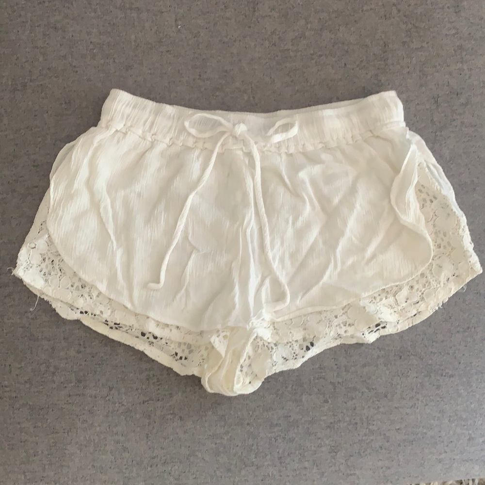 White LA Hearts shorts with lace underlay